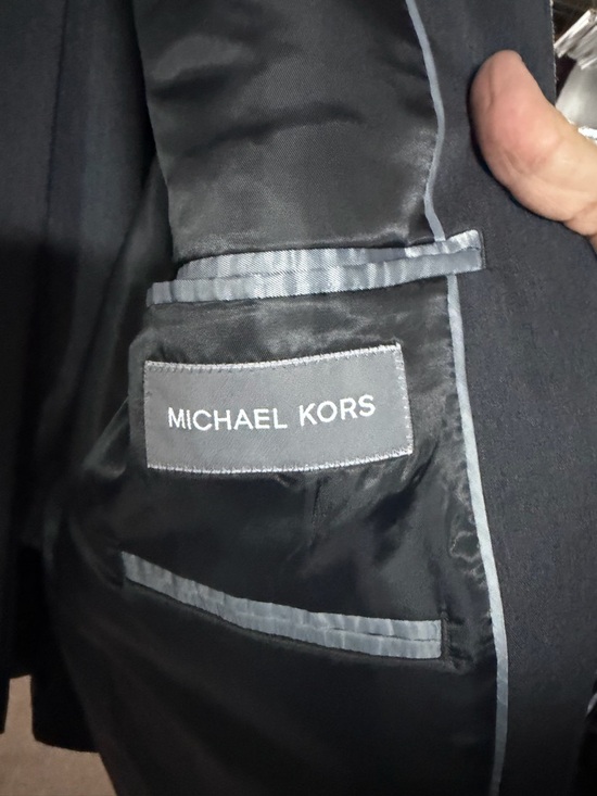 Classic Men's Dark Gray Suit - Picture 2 of 2